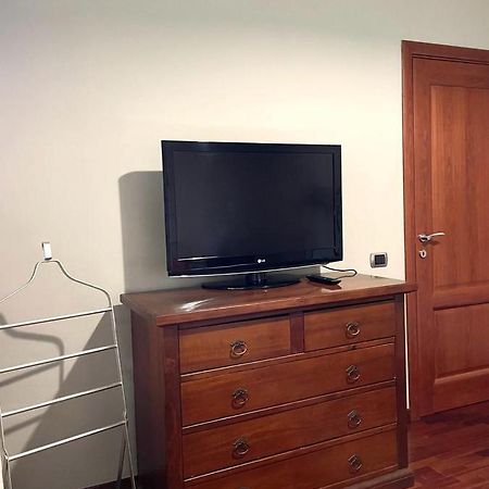 La Ferrovia Holiday Home Napoli Bagian luar foto