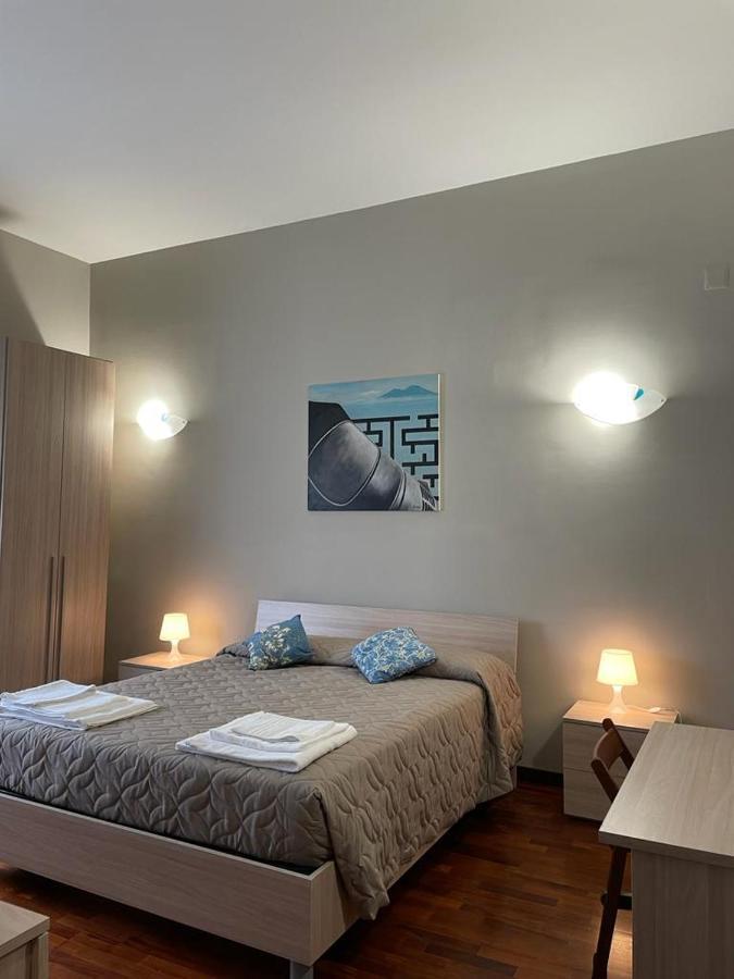 La Ferrovia Holiday Home Napoli Bagian luar foto