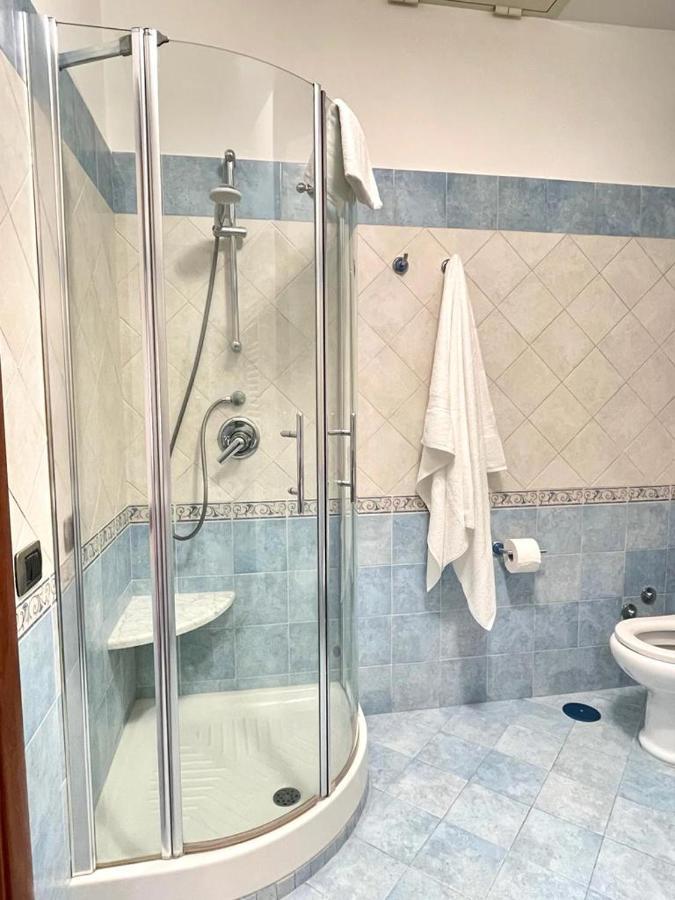 La Ferrovia Holiday Home Napoli Bagian luar foto