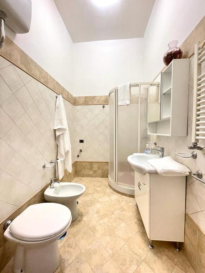 La Ferrovia Holiday Home Napoli Bagian luar foto