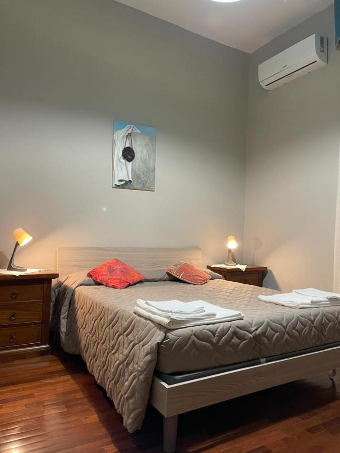La Ferrovia Holiday Home Napoli Bagian luar foto