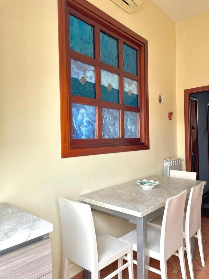 La Ferrovia Holiday Home Napoli Bagian luar foto