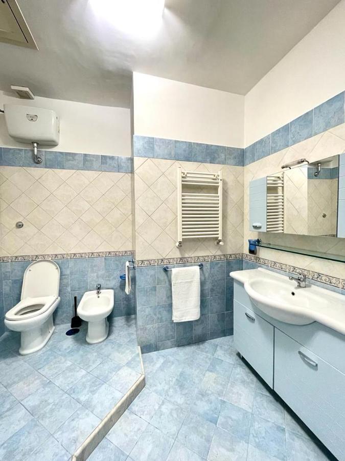 La Ferrovia Holiday Home Napoli Bagian luar foto