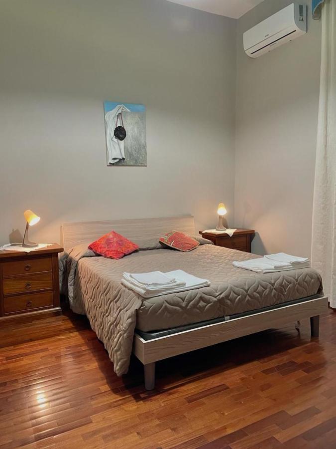 La Ferrovia Holiday Home Napoli Bagian luar foto