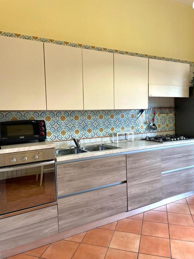 La Ferrovia Holiday Home Napoli Bagian luar foto